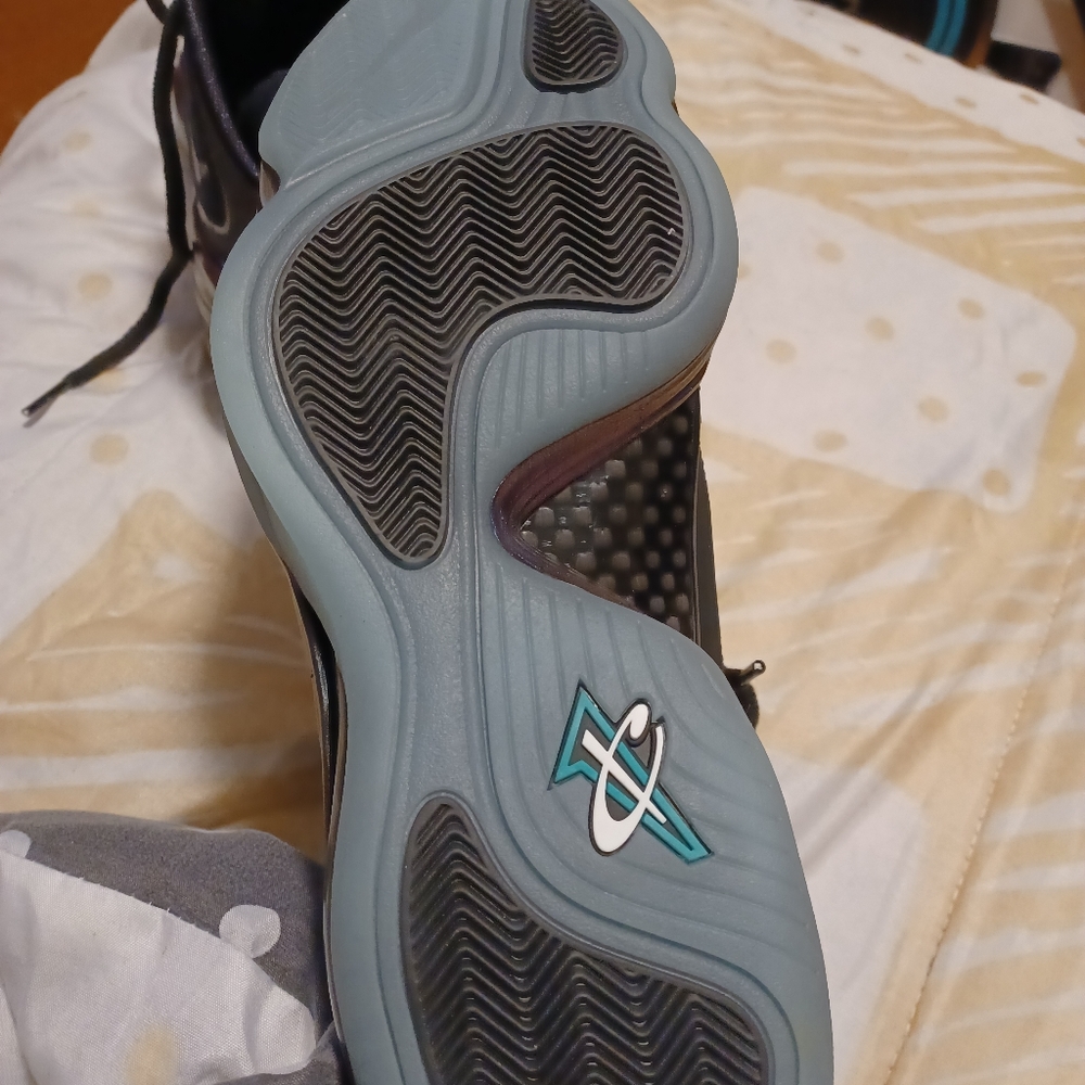 Shoes - Picture 2 of 5